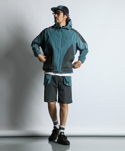 The DUFFER of ST.GEORGE(ザダファーオブセントジョージ)の「TECH RIPSTOP MOUNTAIN PARKA:セットアップ対応 テック リップストップ マウンテンパーカー(ナイロンジャケット・メンズ・ブラック/ブルー・X-LARGE/LARGE/MEDIUM)」の10枚目の写真