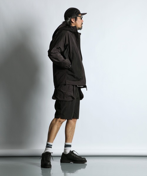 The DUFFER of ST.GEORGE(ザダファーオブセントジョージ)の「TECH RIPSTOP MOUNTAIN PARKA:セットアップ対応 テック リップストップ マウンテンパーカー(ナイロンジャケット・メンズ・ブラック/ブルー・X-LARGE/LARGE/MEDIUM)」の4枚目の写真