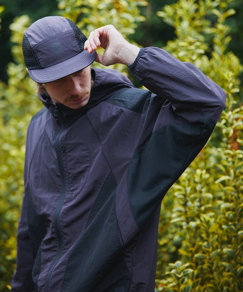 The DUFFER of ST.GEORGE(ザダファーオブセントジョージ)の「TECH RIPSTOP MOUNTAIN PARKA:セットアップ対応 テック リップストップ マウンテンパーカー(ナイロンジャケット・メンズ・ブラック/ブルー・X-LARGE/LARGE/MEDIUM)」の7枚目の写真