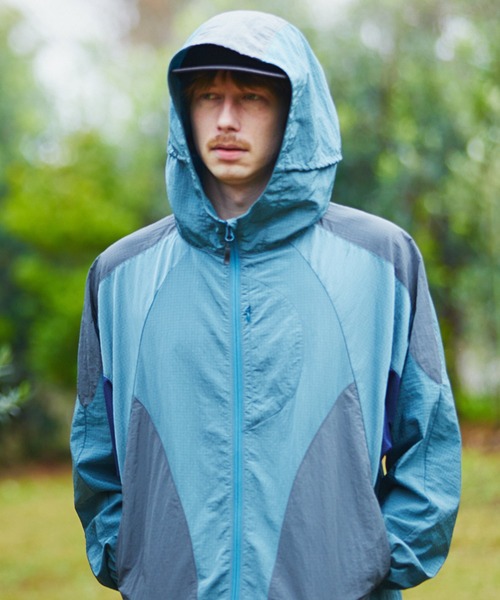 The DUFFER of ST.GEORGE(ザダファーオブセントジョージ)の「TECH RIPSTOP MOUNTAIN PARKA:セットアップ対応 テック リップストップ マウンテンパーカー(ナイロンジャケット・メンズ・ブラック/ブルー・X-LARGE/LARGE/MEDIUM)」の11枚目の写真