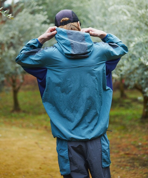 The DUFFER of ST.GEORGE(ザダファーオブセントジョージ)の「TECH RIPSTOP MOUNTAIN PARKA:セットアップ対応 テック リップストップ マウンテンパーカー(ナイロンジャケット・メンズ・ブラック/ブルー・X-LARGE/LARGE/MEDIUM)」の18枚目の写真