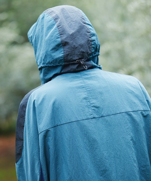 The DUFFER of ST.GEORGE(ザダファーオブセントジョージ)の「TECH RIPSTOP MOUNTAIN PARKA:セットアップ対応 テック リップストップ マウンテンパーカー(ナイロンジャケット・メンズ・ブラック/ブルー・X-LARGE/LARGE/MEDIUM)」の19枚目の写真