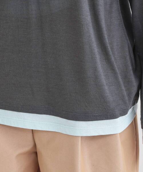 OPAQUE.CLIP(オペークドットクリップ)の「配色レイヤードロングスリーブTシャツ【洗える】(Tシャツ/カットソー・レディース・グレー系4/ブラウン系その他5/チャコール・00)」の6枚目の写真
