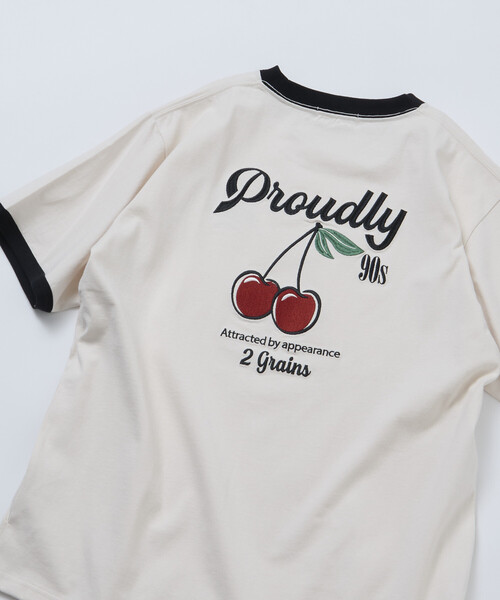 FREAK'S STORE(フリークスストア)の「限定展開 リラックスフィット デザインバック刺繍 クルーネック Tシャツ / Cherry / リンガー(Tシャツ/カットソー・メンズ・ナチュラル/チャコールグレー/ホワイト・X-LARGE/LARGE/MEDIUM)」の1枚目の写真