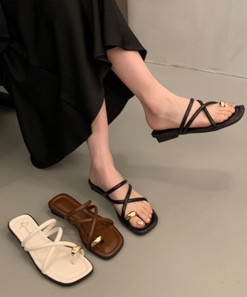 Teem Store(チームストア)の「メタルリングフラットトングサンダル(サンダル・レディース・ブラウン/アイボリー/ブラック・L/M)」の6枚目の写真