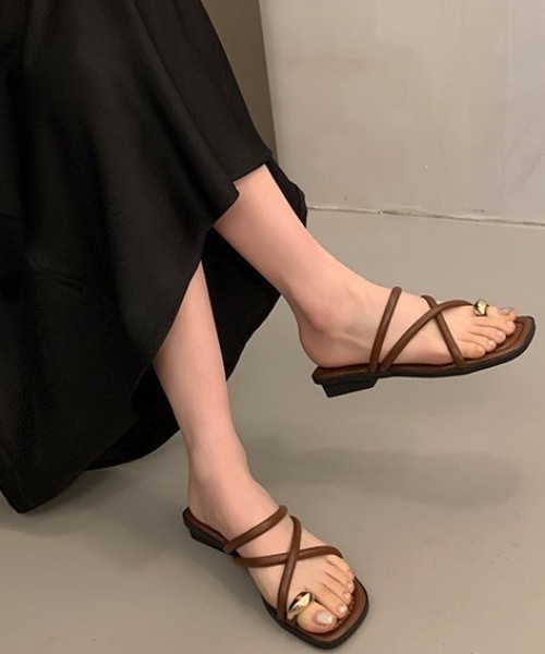 Teem Store(チームストア)の「メタルリングフラットトングサンダル(サンダル・レディース・ブラウン/アイボリー/ブラック・L/M)」の11枚目の写真