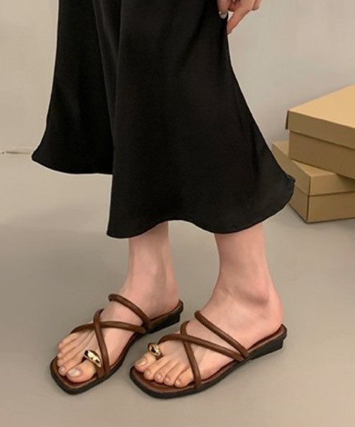 Teem Store(チームストア)の「メタルリングフラットトングサンダル(サンダル・レディース・ブラウン/アイボリー/ブラック・L/M)」の9枚目の写真