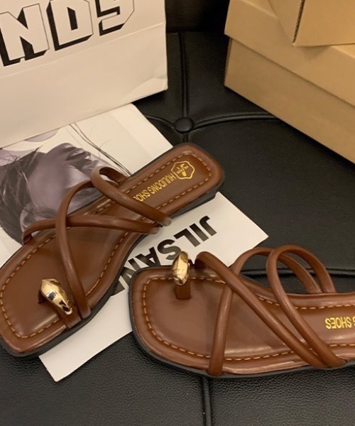 Teem Store(チームストア)の「メタルリングフラットトングサンダル(サンダル・レディース・ブラウン/アイボリー/ブラック・L/M)」の8枚目の写真