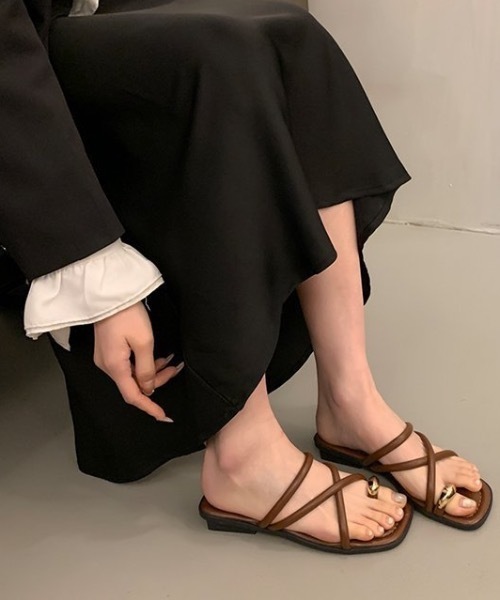 Teem Store(チームストア)の「メタルリングフラットトングサンダル(サンダル・レディース・ブラウン/アイボリー/ブラック・L/M)」の10枚目の写真