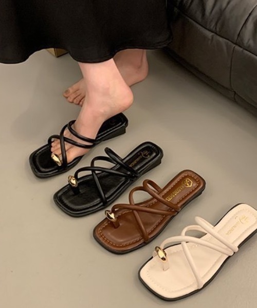Teem Store(チームストア)の「メタルリングフラットトングサンダル(サンダル・レディース・ブラウン/アイボリー/ブラック・L/M)」の5枚目の写真