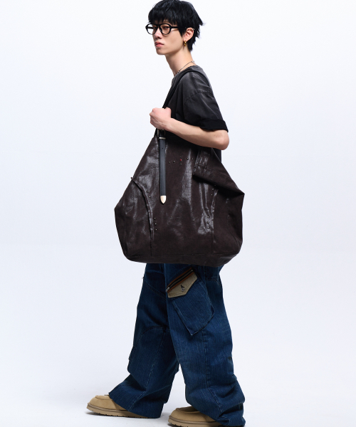 RSSC（アールエスエスシー）の「RIVET BIG SHOULDER BAG - BROWN（ショルダーバッグ・レディース・その他・FREE）」の2枚目の写真