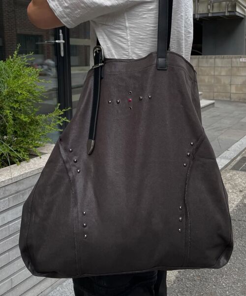 RSSC（アールエスエスシー）の「RIVET BIG SHOULDER BAG - BROWN（ショルダーバッグ・レディース・その他・FREE）」の12枚目の写真