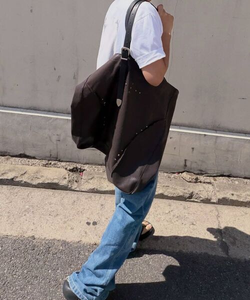 RSSC（アールエスエスシー）の「RIVET BIG SHOULDER BAG - BROWN（ショルダーバッグ・レディース・その他・FREE）」の20枚目の写真