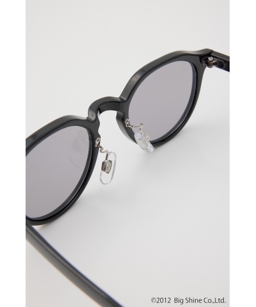 SLY（スライ）の「【noeyedia】CROWNPANTO EYEWEAR ノーアイディアクラウンパントアイウェア 春服 夏服（サングラス・レディース・グレー/ブラック/ブラウン・FREE）」の4枚目の写真