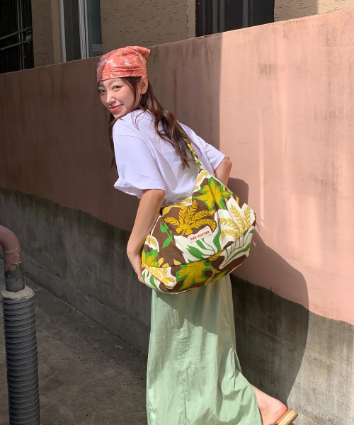 DER KOFFER（デルコッファー）の「HOBO TROPICAL [BROWN]_LARGE（ショルダーバッグ・レディース・その他・FREE）」の4枚目の写真
