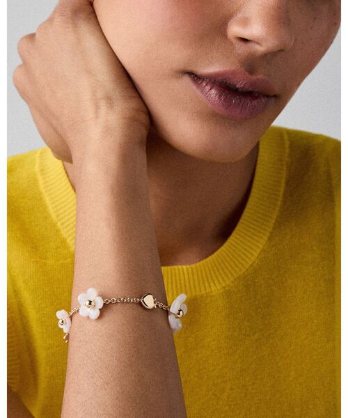 kate spade new york(ケイトスペード ニューヨーク)の「サマー デイズ フラワー スキャッター ブレスレット(ブレスレット・レディース・ホワイト・ONESIZE)」の2枚目の写真