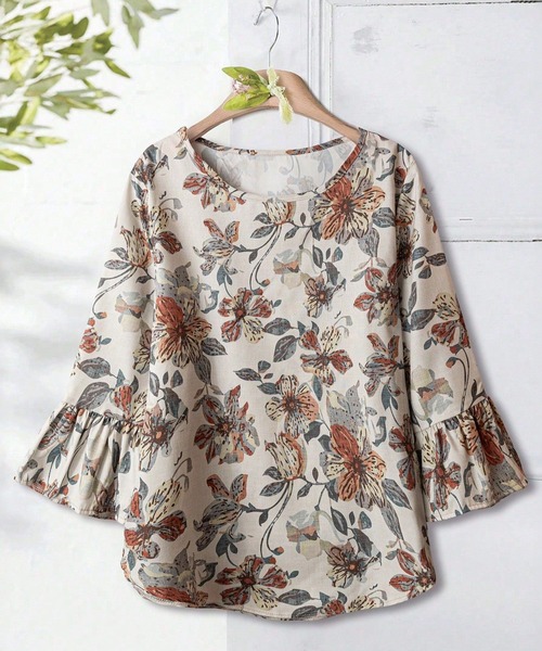 LUCPY(ラクピー)の「ナチュラルフラワーフレアスリーブブラウス(シャツ/ブラウス・レディース・ベージュ・LARGE/MEDIUM/SMALL)」の1枚目の写真