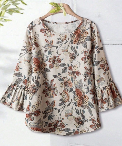 LUCPY(ラクピー)の「ナチュラルフラワーフレアスリーブブラウス(シャツ/ブラウス・レディース・ベージュ・LARGE/MEDIUM/SMALL)」の4枚目の写真