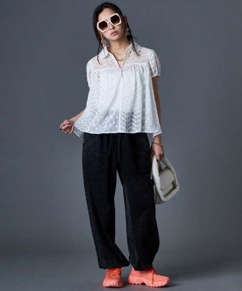 GEVS.（ジェイヴィス）の「パッチワークレースパフスリーブブラウス＜大きいサイズ有＞GEVS.（シャツ/ブラウス・レディース・オフホワイト/ブラック・M/L/LL/3L/4L/5L）」の4枚目の写真