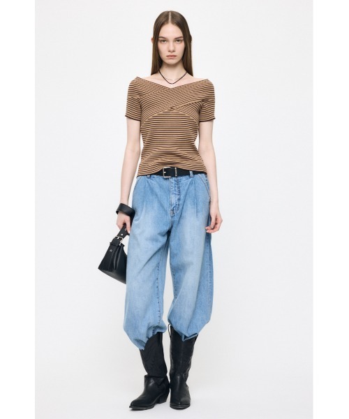 MOUSSY(マウジー)の「CROSS OFF SHOULDER トップス(ニット/セーター・レディース・オフホワイト/ベージュ系その他/レッド/ブラック・FREE)」の8枚目の写真