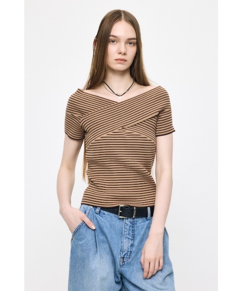 MOUSSY(マウジー)の「CROSS OFF SHOULDER トップス(ニット/セーター・レディース・オフホワイト/ベージュ系その他/レッド/ブラック・FREE)」の11枚目の写真