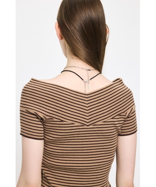 MOUSSY(マウジー)の「CROSS OFF SHOULDER トップス(ニット/セーター・レディース・オフホワイト/ベージュ系その他/レッド/ブラック・FREE)」の15枚目の写真