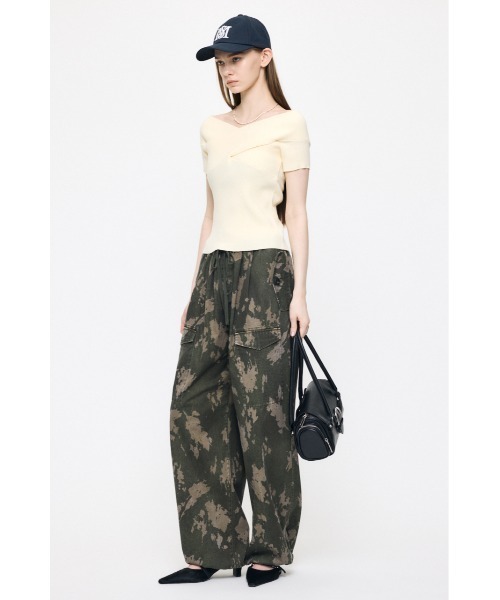 MOUSSY(マウジー)の「CROSS OFF SHOULDER トップス(ニット/セーター・レディース・オフホワイト/ベージュ系その他/レッド/ブラック・FREE)」の19枚目の写真