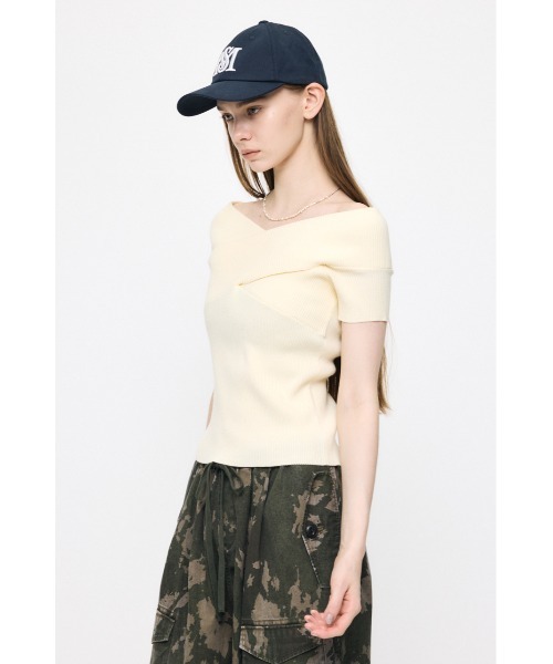 MOUSSY(マウジー)の「CROSS OFF SHOULDER トップス(ニット/セーター・レディース・オフホワイト/ベージュ系その他/レッド/ブラック・FREE)」の21枚目の写真