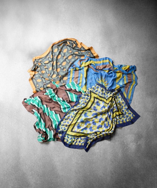 SUBLIME(サブライム)の「(SUBLIME)PATTERN BIG SCARF(バンダナ/スカーフ・レディース・ホワイト/グレー/ブラウン/ブルー・ONE SIZE)」の12枚目の写真