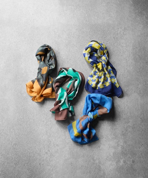 SUBLIME(サブライム)の「(SUBLIME)PATTERN BIG SCARF(バンダナ/スカーフ・レディース・ホワイト/グレー/ブラウン/ブルー・ONE SIZE)」の13枚目の写真