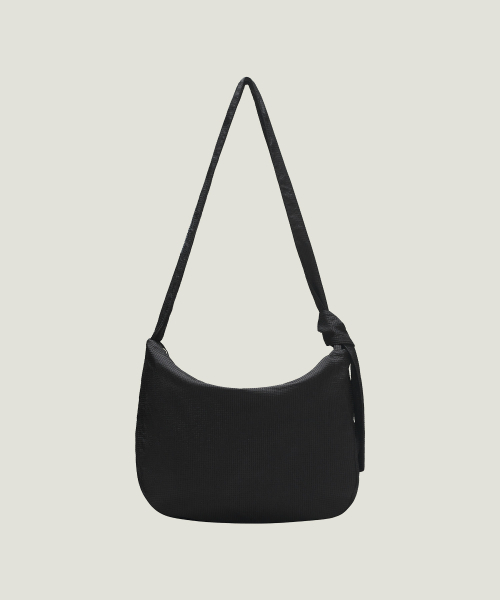 MUCU AND EBONY(ムクアンドエボニー)の「Cozy Nylon Cross Bag _ Black(メッセンジャーバッグ・レディース・その他・FREE)」の2枚目の写真