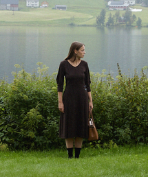 AGRAFE PLEATS LONG DRESS (BROWN)