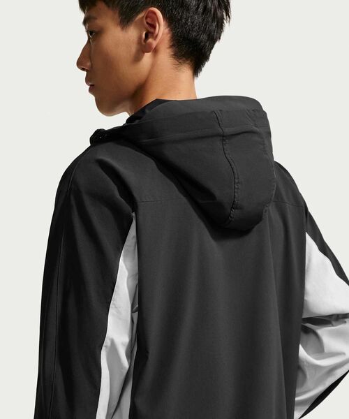 NIKE(ナイキ)の「ナイキ テック ヘリオス メンズ Dri-FIT ロングスリーブ シェル / Nike Tech Helios Men's Dri-FIT Long-Sleeve Shell IF0904-010 Black(ブルゾン・メンズ・ブラック・XL/S/M/L/2XL)」の22枚目の写真