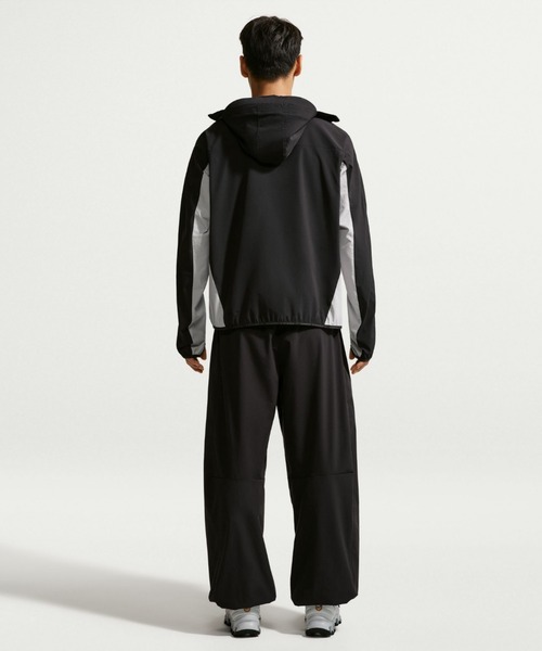 NIKE(ナイキ)の「ナイキ テック ヘリオス メンズ Dri-FIT ロングスリーブ シェル / Nike Tech Helios Men's Dri-FIT Long-Sleeve Shell IF0904-010 Black(その他トップス・メンズ・ブラック・XL/S/M/L/2XL)」の5枚目の写真