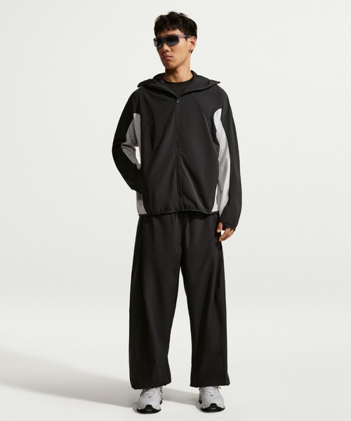 NIKE(ナイキ)の「ナイキ テック ヘリオス メンズ Dri-FIT ロングスリーブ シェル / Nike Tech Helios Men's Dri-FIT Long-Sleeve Shell IF0904-010 Black(その他トップス・メンズ・ブラック・XL/S/M/L/2XL)」の4枚目の写真