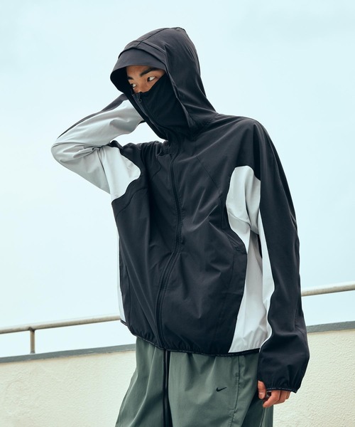 NIKE(ナイキ)の「ナイキ テック ヘリオス メンズ Dri-FIT ロングスリーブ シェル / Nike Tech Helios Men's Dri-FIT Long-Sleeve Shell IF0904-010 Black(ブルゾン・メンズ・ブラック・XL/S/M/L/2XL)」の15枚目の写真