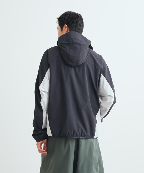 NIKE(ナイキ)の「ナイキ テック ヘリオス メンズ Dri-FIT ロングスリーブ シェル / Nike Tech Helios Men's Dri-FIT Long-Sleeve Shell IF0904-010 Black(ブルゾン・メンズ・ブラック・XL/S/M/L/2XL)」の7枚目の写真