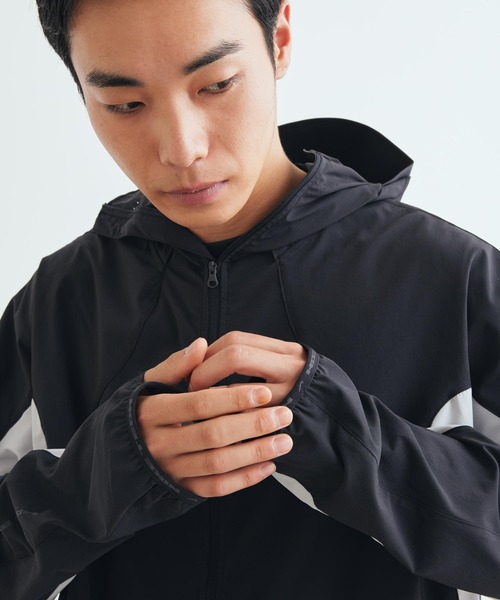NIKE(ナイキ)の「ナイキ テック ヘリオス メンズ Dri-FIT ロングスリーブ シェル / Nike Tech Helios Men's Dri-FIT Long-Sleeve Shell IF0904-010 Black(ブルゾン・メンズ・ブラック・XL/S/M/L/2XL)」の12枚目の写真