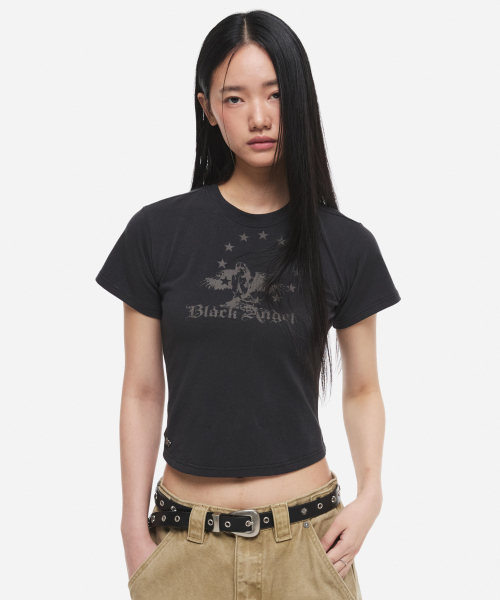 DNSR(ディーエヌエスアール)の「(W) ヴィンテージクロップハーフTシャツブラック(Tシャツ/カットソー・レディース・その他・OS)」の2枚目の写真