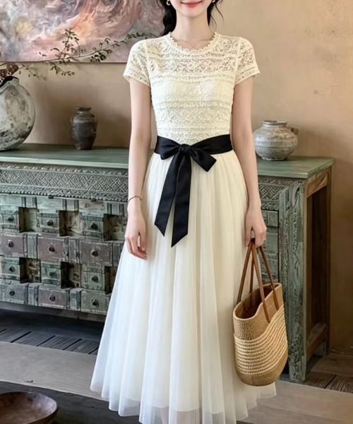 AMAJI(アマジ)の「レース切替 リボン付き ロング丈 ワンピース(ワンピース・レディース・ホワイト・MEDIUM/LARGE/X-LARGE)」の3枚目の写真
