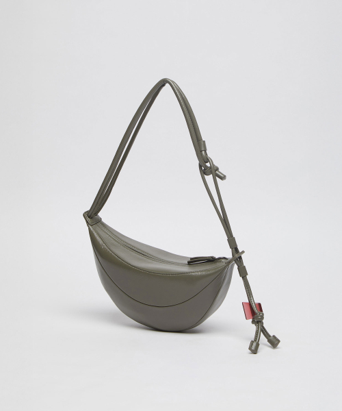 Archivepke(アーカイブエプク)の「Small fling bag(Glossy ivy grey)_OVBAX26001GGR(ショルダーバッグ・レディース・その他・OS)」の3枚目の写真