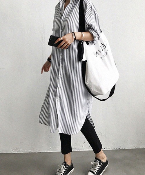 Flugge(フラッジー)の「セミロングストライプシャツ(シャツ/ブラウス・レディース・ブルー/ブラック・LARGE/MEDIUM)」の1枚目の写真
