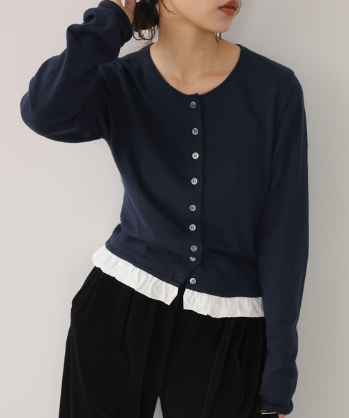 SLOBE IENA(スローブイエナ)の「《シリーズあり》コットンヤクヘムフリルカーディガン(カーディガン/ボレロ・レディース・アイボリー/チャコールグレー/ネイビー・FREE)」の3枚目の写真