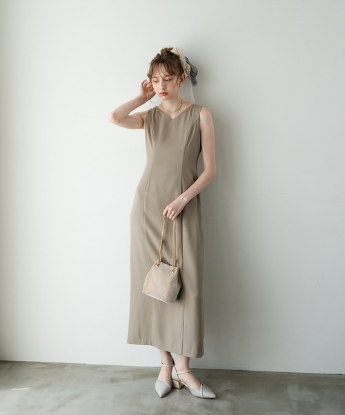 Dorry Doll(ドリードール)の「VネックIラインワンピース(ドレス・レディース・ブラック/チャコールグレー/ベージュ・M-Short/L/M)」の4枚目の写真