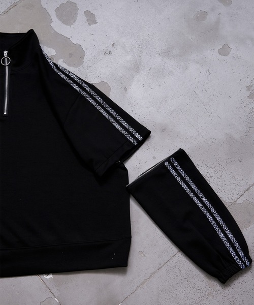 Ellno Loset(エルノロゼット)の「【Ryoooコラボ】2way刺繍ラインハーフジッププルオーバー(Tシャツ/カットソー・メンズ・ブラック/パープル・SMALL/MEDIUM/LARGE)」の3枚目の写真