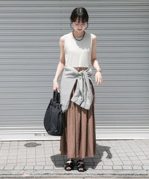 ITEMS URBANRESEARCH（アイテムズ アーバンリサーチ）の「ノースリーブドッキングワンピース（ワンピース・レディース・ベージュ/カーキ/ブラック・FREE）」の17枚目の写真