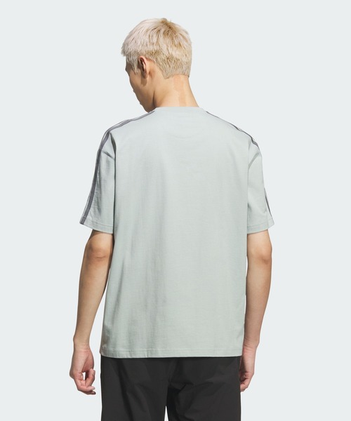 adidas(アディダス)の「エッセンシャルズ プラス ルーズフィット スリーストライプス シングルジャージー半袖Tシャツ / アディダス adidas(Tシャツ/カットソー・メンズ・グリーン・XX-LARGE/3XL/LARGE/MEDIUM/SMALL/X-LARGE/X-SMALL)」の2枚目の写真