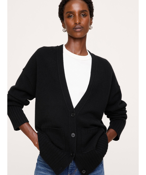 Banana Republic（バナナリパブリック）の「LS CASHMERE OVERSIZED BF CARDIGAN（ニット/セーター・レディース・ブラック/その他・L/XS/M/S）」の4枚目の写真