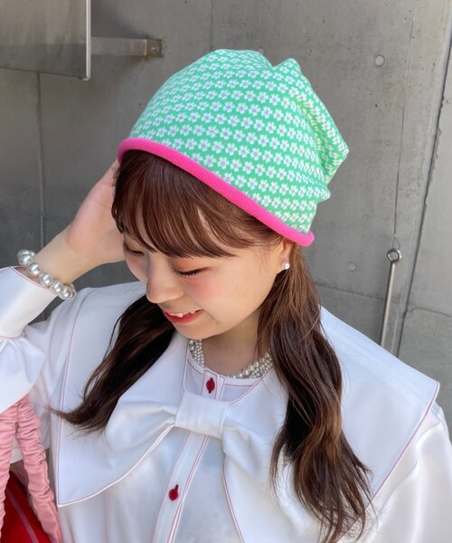 HELLO.SANFRANCISCO(ハローサンフランシスコ)の「【HELLO.SANFRANCISCO】花柄リブビーニー(ニットキャップ/ビーニー・レディース・グリーン/ブラック・ONE SIZE)」の2枚目の写真