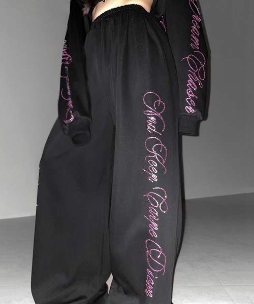 me+em select（ミームセレクト）の「【 セットアップ可能 】ラインストーンロゴワイドスウェットパンツ ／ Rhine stone logo wide sweatpants（スウェットパンツ・レディース・ブラック系1/ブラック・FREE）」の2枚目の写真
